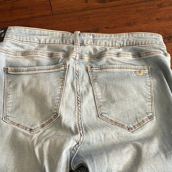 Hollister California  15 R   Low rise jean legging. 32 waist   Length 28 - Picture 3 of 4